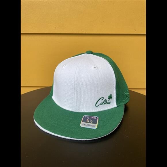 NEW BOYS‎ YOUTH VINTAGE REEBOK BOSTON CELTICS NBA FITTED HAT CAP - Picture 1 of 5